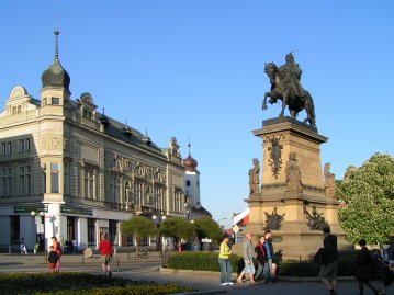 George-of-Podebrady-Sq-monument.jpg